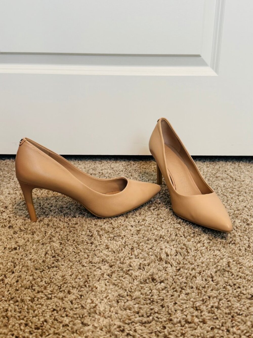(2 for $15) Karl Lagerfeld Paris Nude Leather Pointed Toe Pumps Sz 9